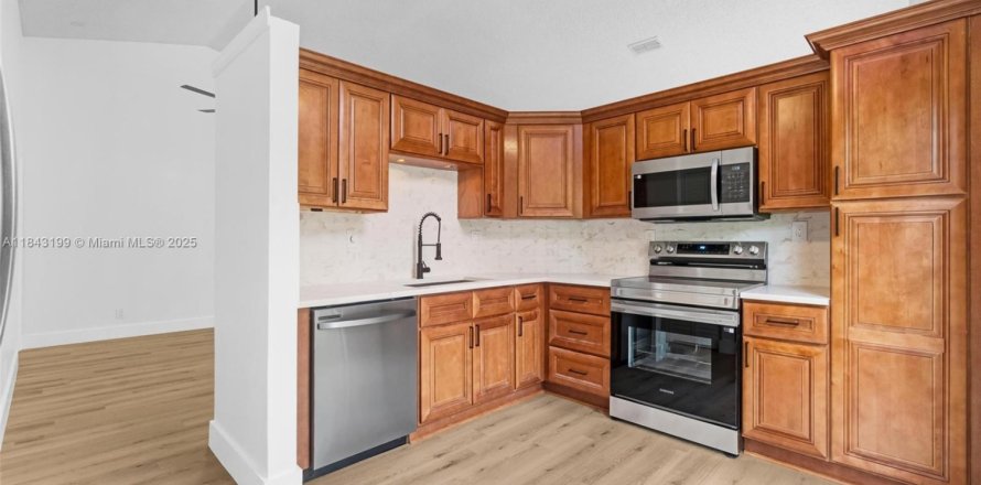 Casa en North Lauderdale, Florida 3 dormitorios, 133.97 m2 № 1836191