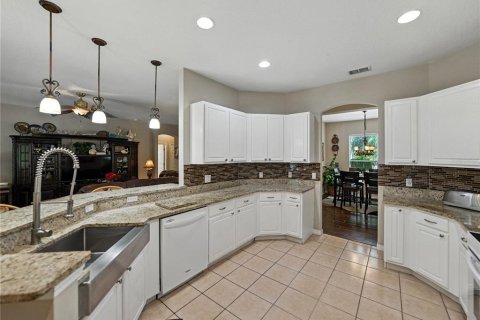 House in Kissimmee, Florida 4 bedrooms, 227.8 sq.m. № 1803406 - photo 12