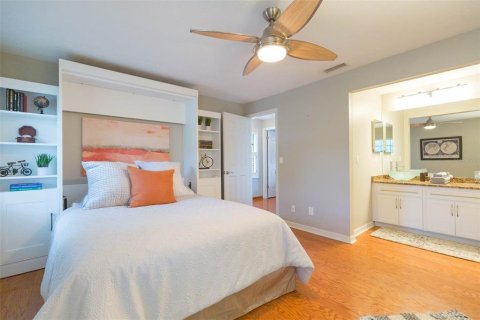 Townhouse in Tampa, Florida 2 bedrooms, 138.98 sq.m. № 2205572 - photo 21