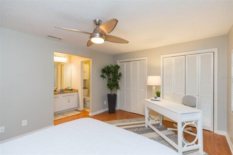 Townhouse in Tampa, Florida 2 bedrooms, 138.98 sq.m. № 2205572 - photo 19