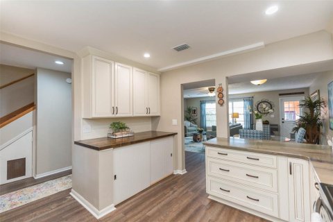Townhouse in Tampa, Florida 2 bedrooms, 138.98 sq.m. № 2205572 - photo 5