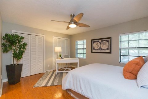 Townhouse in Tampa, Florida 2 bedrooms, 138.98 sq.m. № 2205572 - photo 18