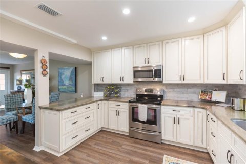 Townhouse in Tampa, Florida 2 bedrooms, 138.98 sq.m. № 2205572 - photo 2