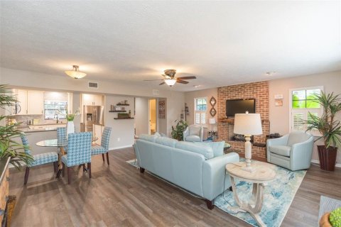 Townhouse in Tampa, Florida 2 bedrooms, 138.98 sq.m. № 2205572 - photo 9