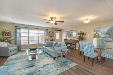 Townhouse in Tampa, Florida 2 bedrooms, 138.98 sq.m. № 2205572 - photo 6