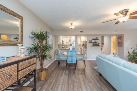 Townhouse in Tampa, Florida 2 bedrooms, 138.98 sq.m. № 2205572 - photo 10