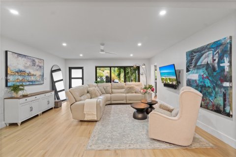 Villa ou maison à vendre à Biscayne Park, Floride: 3 chambres, 149.11 m2 № 2002472 - photo 13