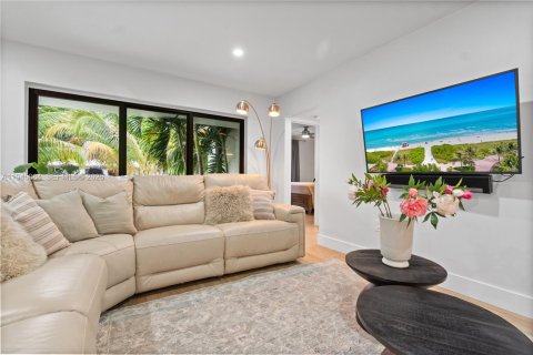 Villa ou maison à vendre à Biscayne Park, Floride: 3 chambres, 149.11 m2 № 2002472 - photo 15