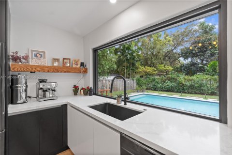 Villa ou maison à vendre à Biscayne Park, Floride: 3 chambres, 149.11 m2 № 2002472 - photo 12