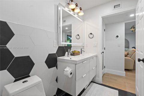 Villa ou maison à vendre à Biscayne Park, Floride: 3 chambres, 149.11 m2 № 2002472 - photo 20