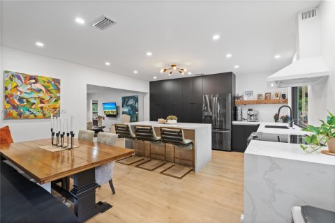 Villa ou maison à vendre à Biscayne Park, Floride: 3 chambres, 149.11 m2 № 2002472 - photo 4