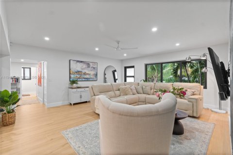 Villa ou maison à vendre à Biscayne Park, Floride: 3 chambres, 149.11 m2 № 2002472 - photo 14