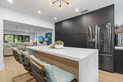 Villa ou maison à vendre à Biscayne Park, Floride: 3 chambres, 149.11 m2 № 2002472 - photo 5