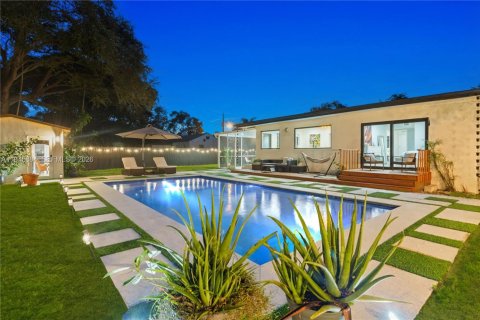 Villa ou maison à vendre à Biscayne Park, Floride: 3 chambres, 149.11 m2 № 2002472 - photo 1