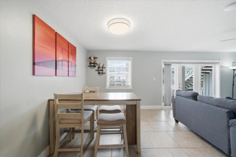 Condo in Saint Petersburg, Florida, 1 bedroom № 2205414 - photo 12
