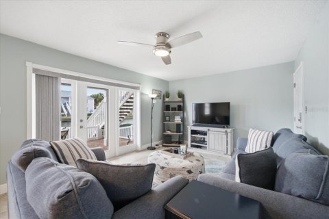 Condo in Saint Petersburg, Florida, 1 bedroom № 2205414 - photo 9