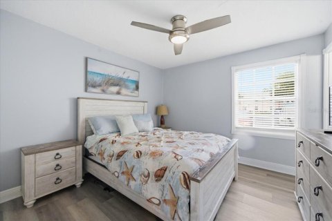 Condo in Saint Petersburg, Florida, 1 bedroom № 2205414 - photo 28