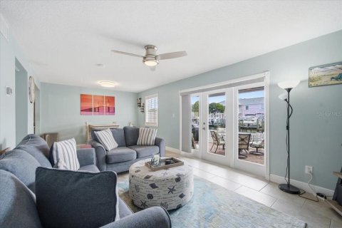 Condo in Saint Petersburg, Florida, 1 bedroom № 2205414 - photo 27