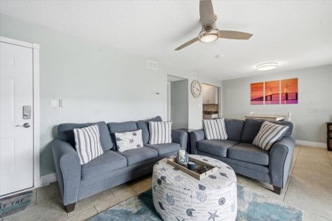 Condo in Saint Petersburg, Florida, 1 bedroom № 2205414 - photo 25