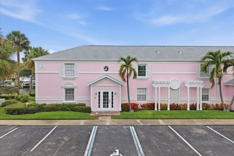Condo in Saint Petersburg, Florida, 1 bedroom № 2205414 - photo 10