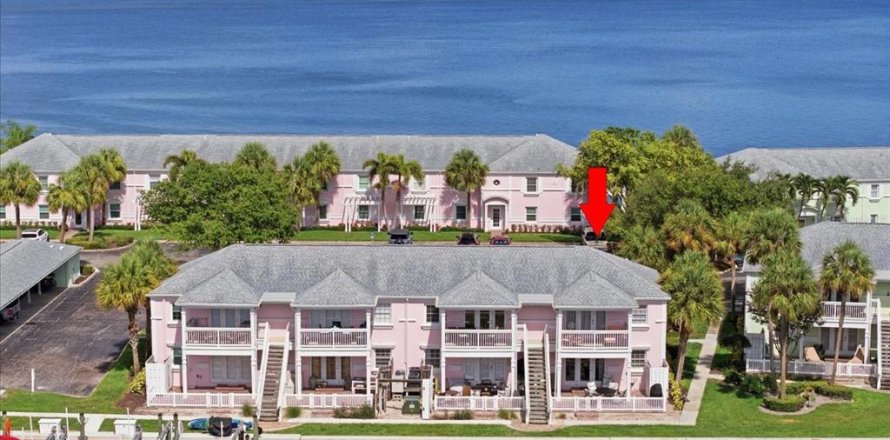 Condo in Saint Petersburg, Florida, 1 bedroom № 2205414