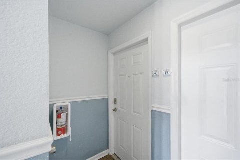 Condo in Saint Petersburg, Florida, 1 bedroom № 2205414 - photo 11