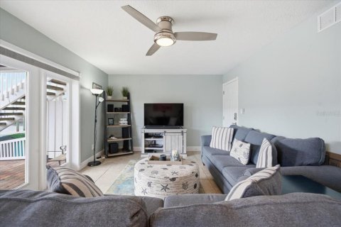 Condo in Saint Petersburg, Florida, 1 bedroom № 2205414 - photo 23