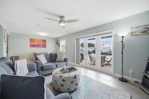 Condo in Saint Petersburg, Florida, 1 bedroom № 2205414 - photo 26