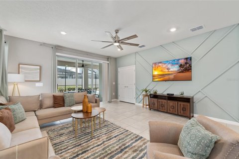 House in Davenport, Florida 7 bedrooms, 288.18 sq.m. № 2104462 - photo 11
