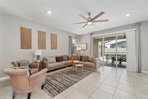 House in Davenport, Florida 7 bedrooms, 288.18 sq.m. № 2104462 - photo 7