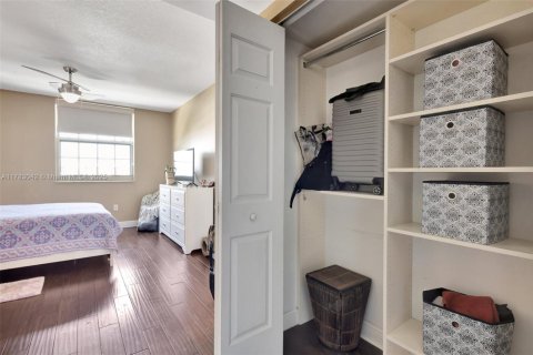 Condo in West Palm Beach, Florida, 2 bedrooms  № 1706585 - photo 27