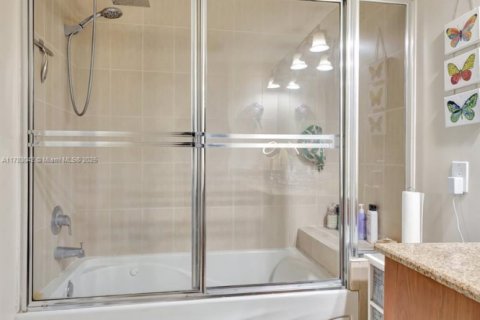 Condo in West Palm Beach, Florida, 2 bedrooms  № 1706585 - photo 25