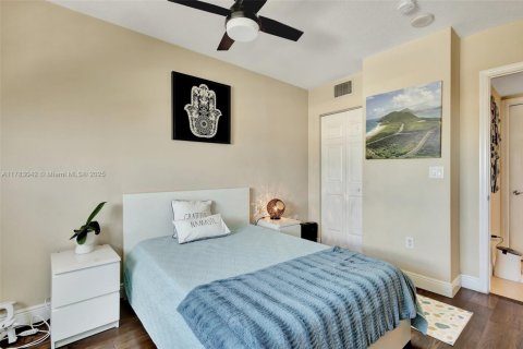 Condo in West Palm Beach, Florida, 2 bedrooms  № 1706585 - photo 19