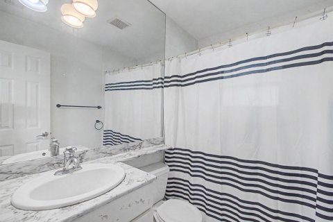 House in Port St. Lucie, Florida 3 bedrooms, 159.51 sq.m. № 2180560 - photo 13