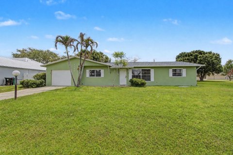 House in Port St. Lucie, Florida 3 bedrooms, 159.51 sq.m. № 2180560