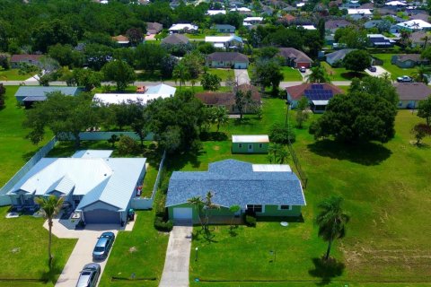 House in Port St. Lucie, Florida 3 bedrooms, 159.51 sq.m. № 2180560 - photo 16