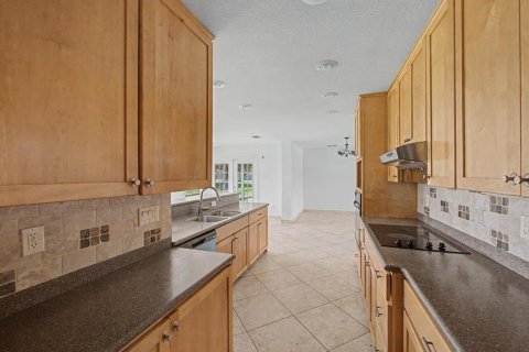 House in Port St. Lucie, Florida 3 bedrooms, 159.51 sq.m. № 2180560 - photo 5