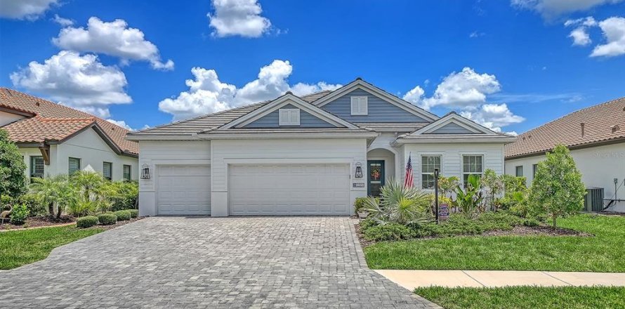 House in Bradenton, Florida 4 bedrooms, 256.22 sq.m. № 2220753