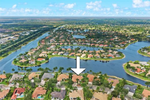 Villa ou maison à vendre à Weston, Floride: 5 chambres, 351.54 m2 № 1969864 - photo 1