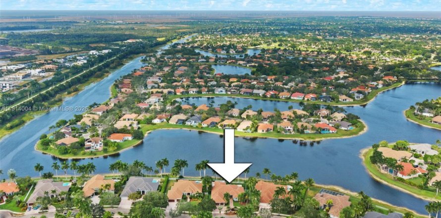 Villa ou maison à Weston, Floride 5 chambres, 351.54 m2 № 1969864