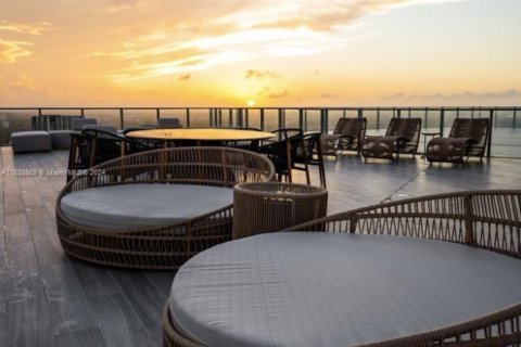 Copropriété à vendre à Miami, Floride: 4 chambres, 357.86 m2 № 1697981 - photo 4