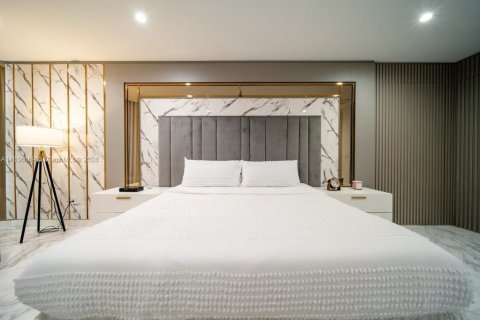 Copropriété à vendre à Miami, Floride: 4 chambres, 357.86 m2 № 1697981 - photo 8