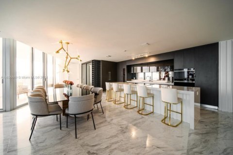 Copropriété à vendre à Miami, Floride: 4 chambres, 357.86 m2 № 1697981 - photo 16