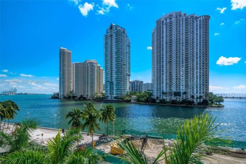 Condo in Miami, Florida, 1 bedroom № 2181770 - photo 4