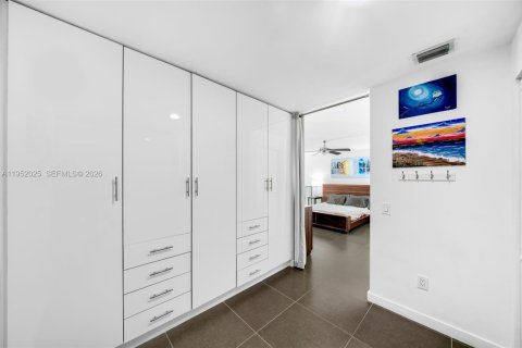 Condo in Miami, Florida, 1 bedroom № 2181770 - photo 19