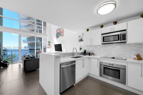 Condo in Miami, Florida, 1 bedroom № 2181770 - photo 11
