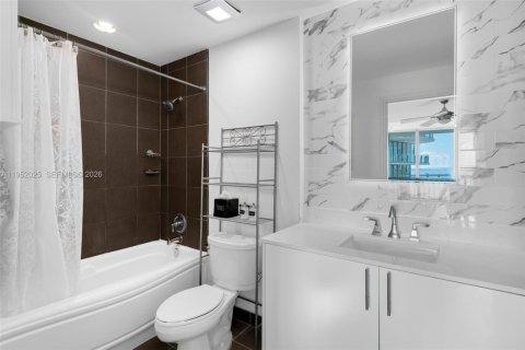 Condo in Miami, Florida, 1 bedroom № 2181770 - photo 21