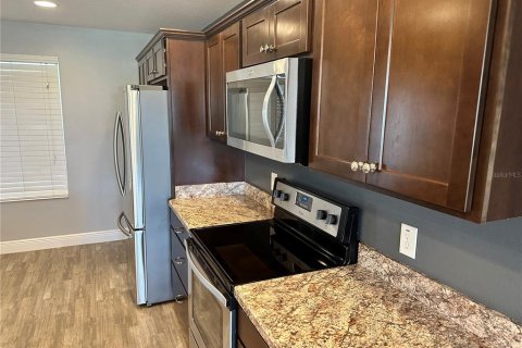 Casa en alquiler en The Villages, Florida, 3 dormitorios, 149.94 m2 № 1915514 - foto 3