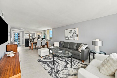 Condo in Pompano Beach, Florida, 2 bedrooms  № 2376355 - photo 18