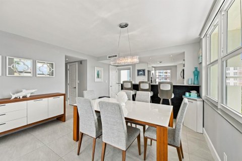 Condo in Pompano Beach, Florida, 2 bedrooms  № 2376355 - photo 12